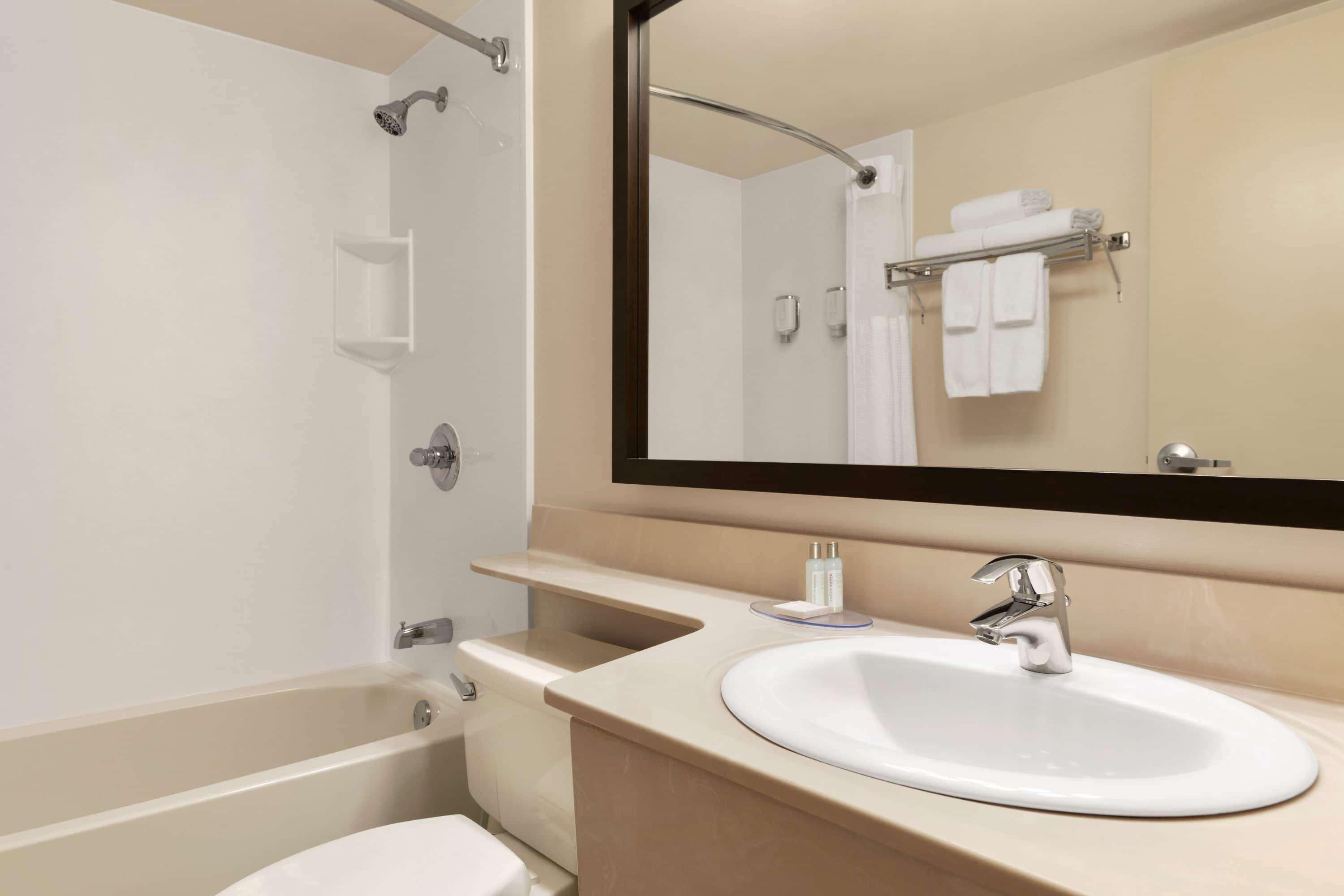 Travelodge Suites By Wyndham Moncton Eksteriør billede